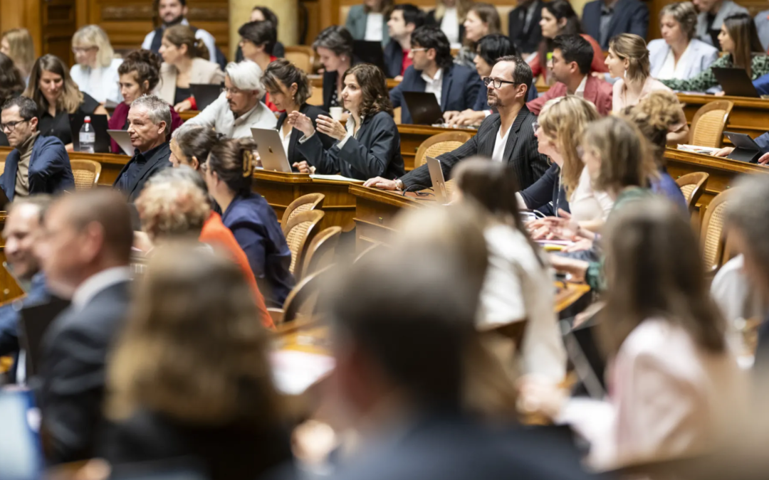 Le sexisme en ligne décourage les jeunes femmes de s’investir en politique